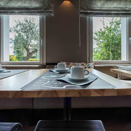 Kyriad Bordeaux Sud - D'ornon 3* Villenave-dʼOrnon